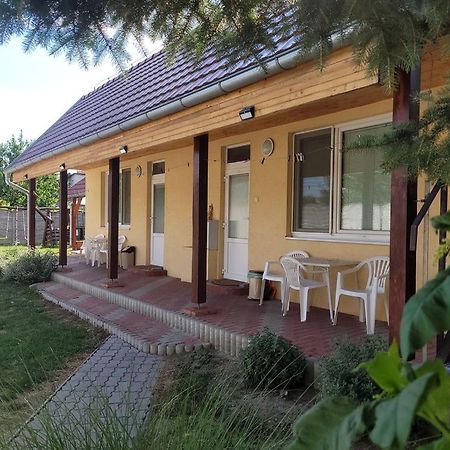 Alenka Hotel Sturovo Luaran gambar