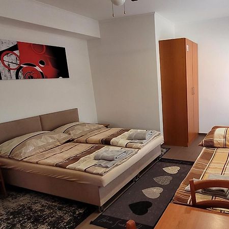 Alenka Hotel Sturovo Luaran gambar