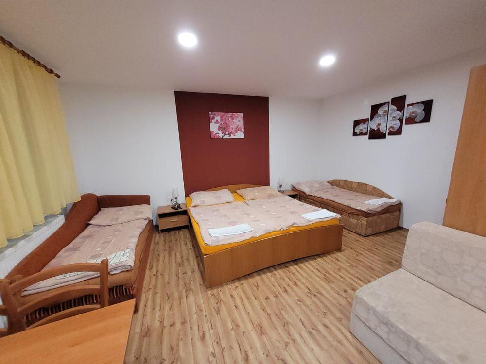 Alenka Hotel Sturovo Luaran gambar