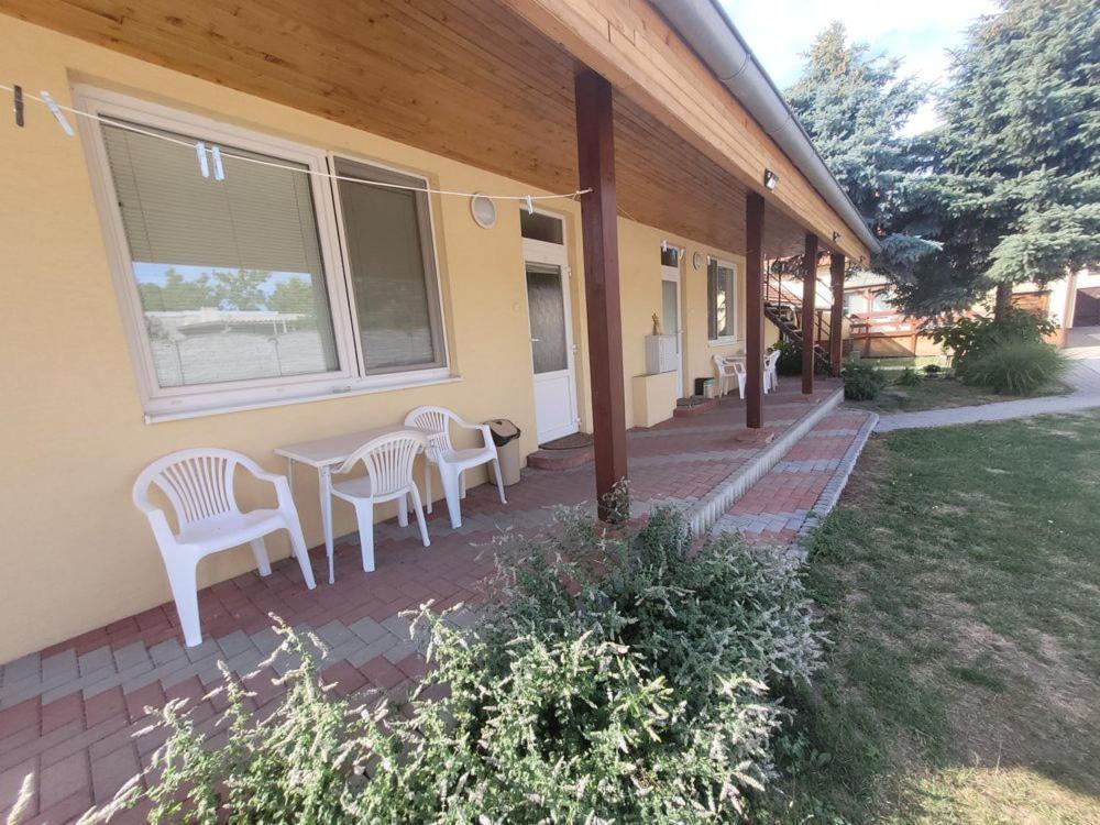 Alenka Hotel Sturovo Luaran gambar
