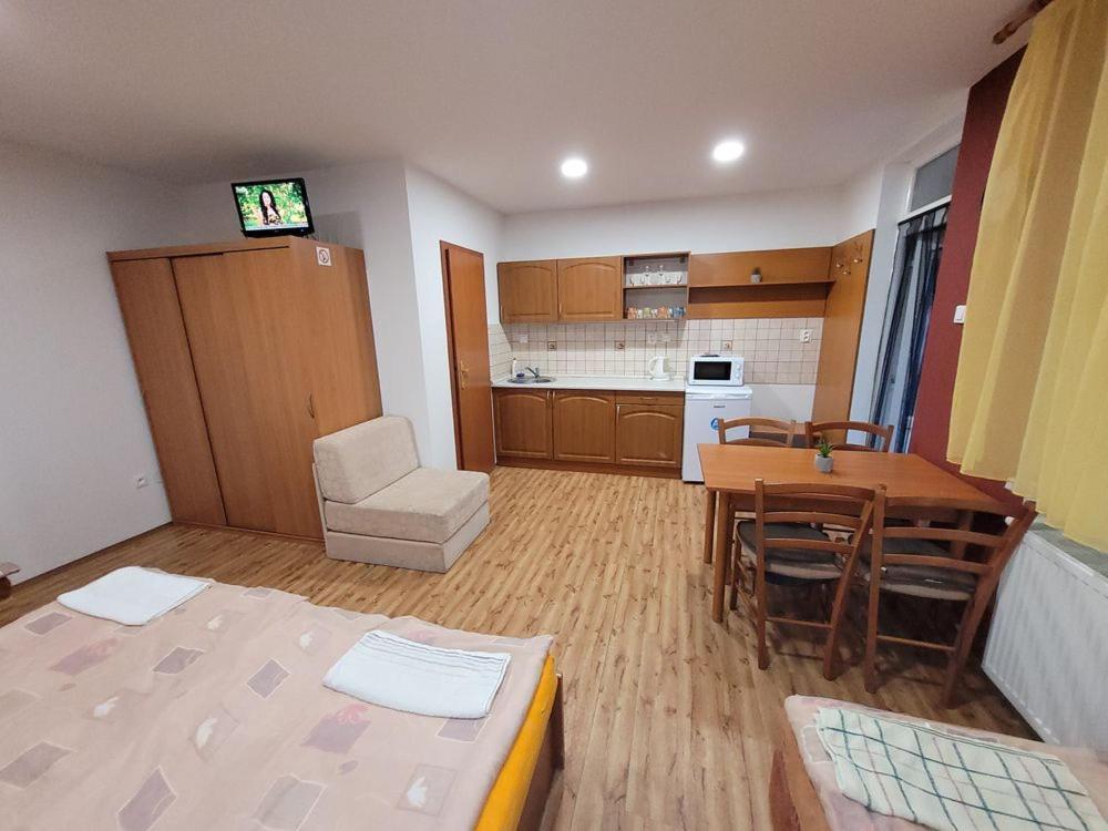 Alenka Hotel Sturovo Luaran gambar