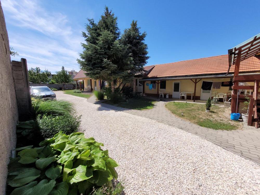 Alenka Hotel Sturovo Luaran gambar