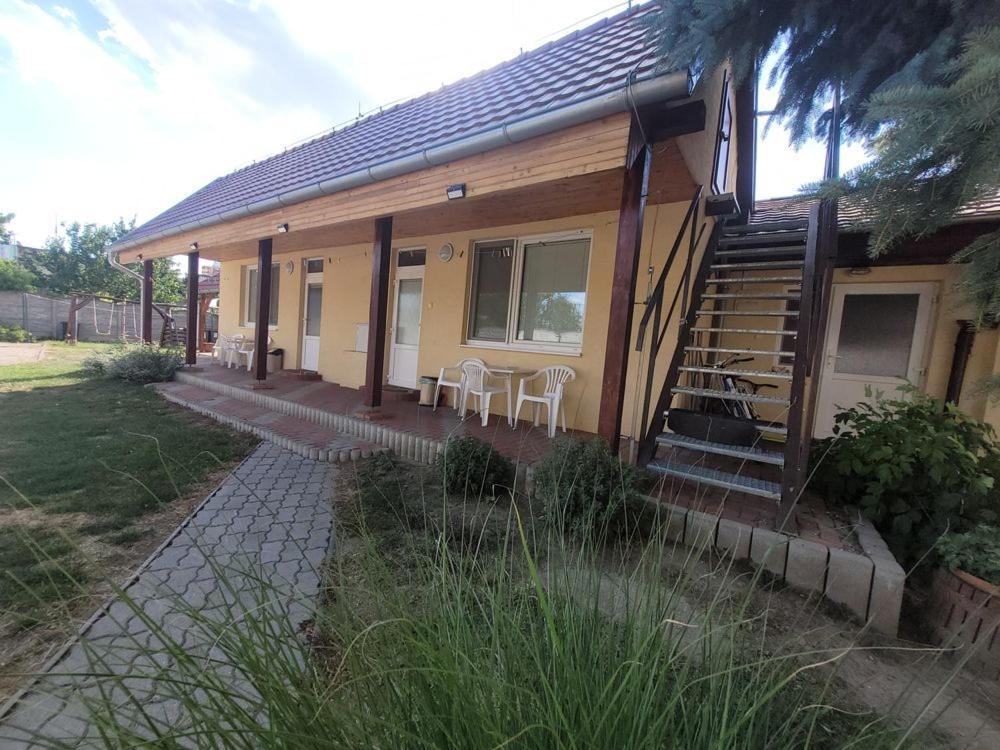 Alenka Hotel Sturovo Luaran gambar