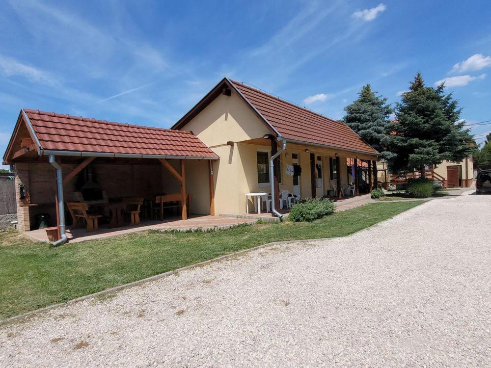 Alenka Hotel Sturovo Luaran gambar
